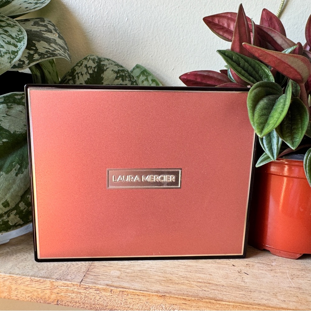 Laura Mercier blush/bronzer/highlighter palette, Long-Lasting, Matte Finish